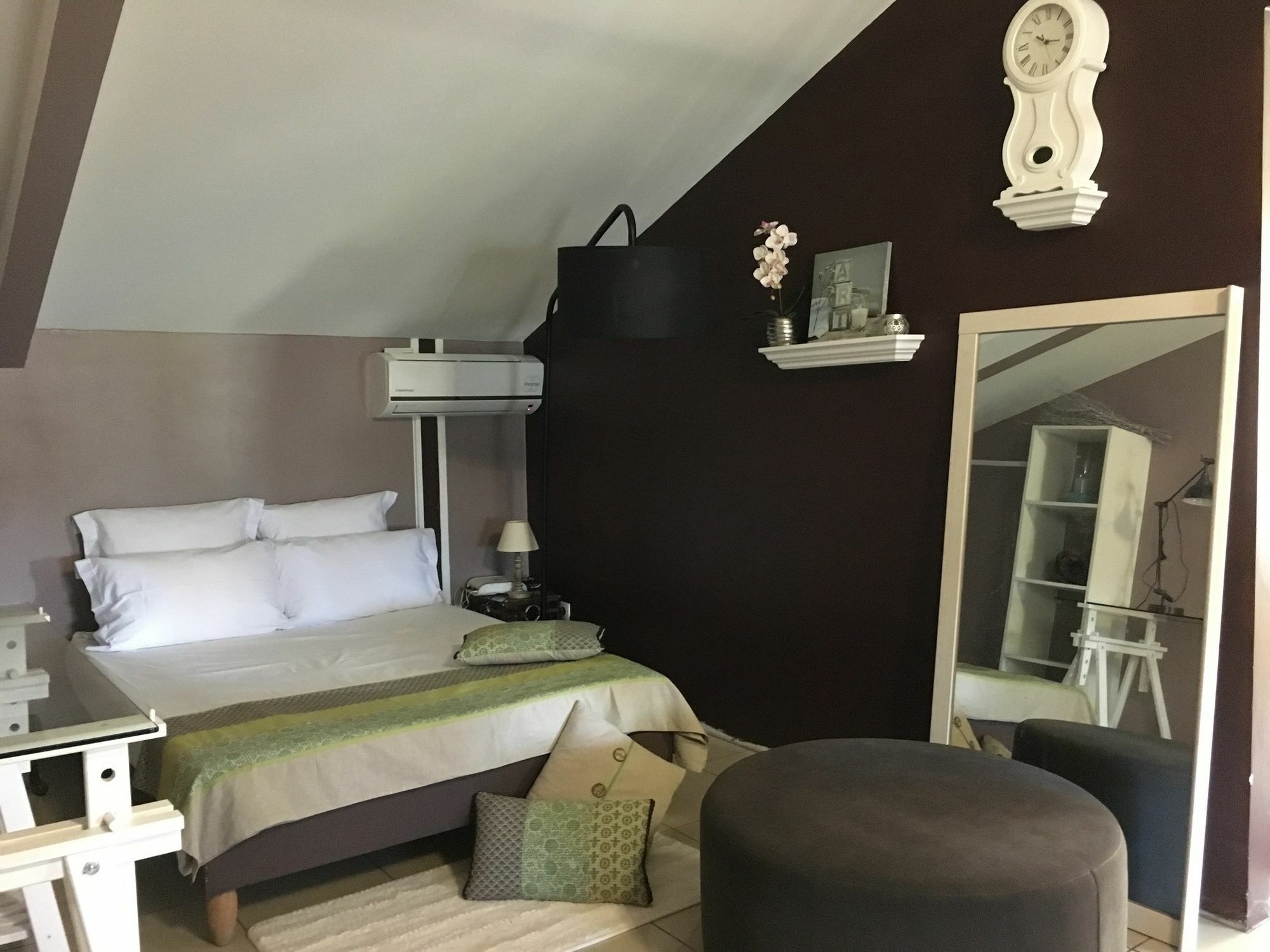 House With 5 Rooms In Etang Sale, With Wonderful Mountain View, Enclos Bagian luar foto