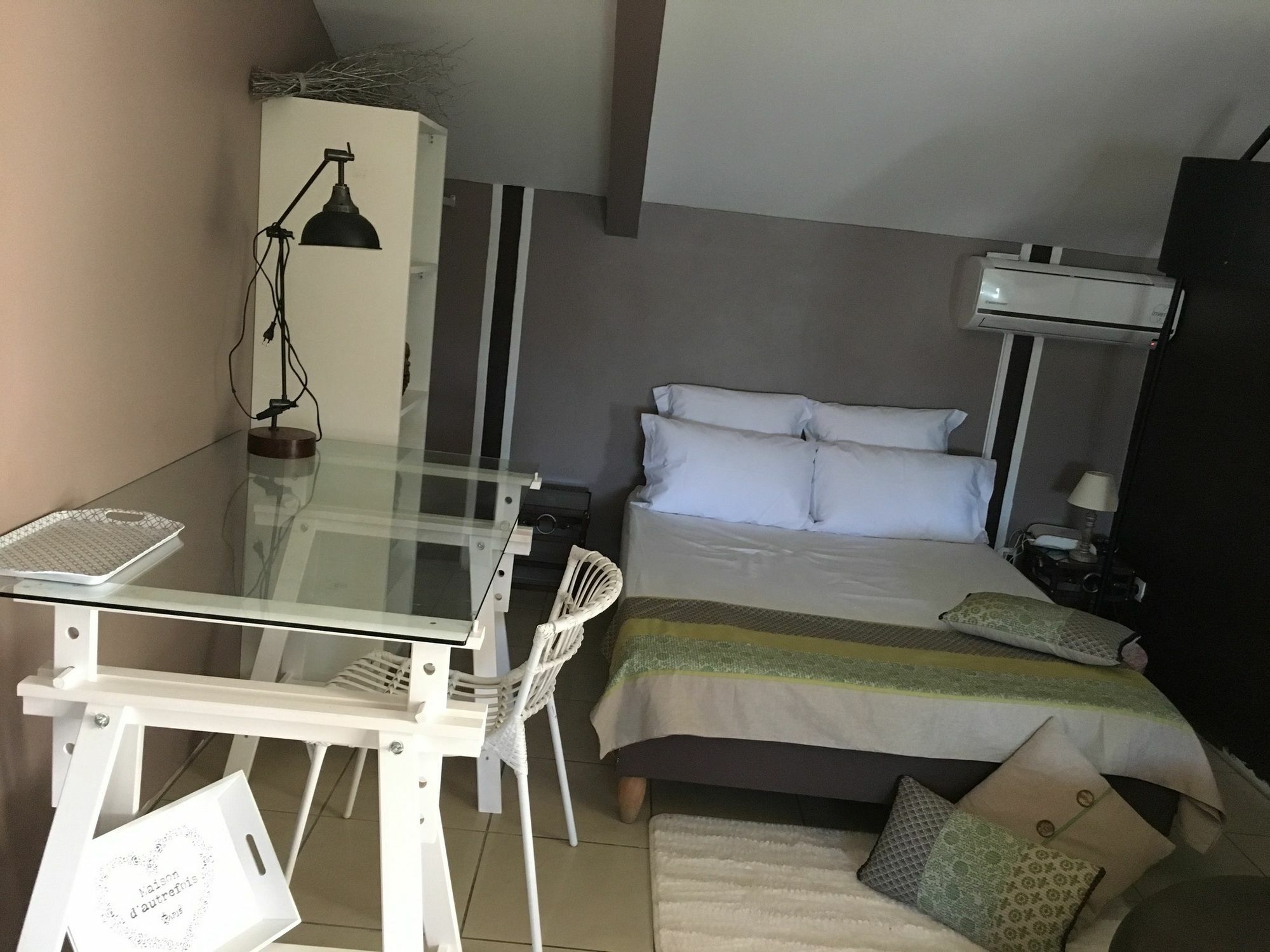 House With 5 Rooms In Etang Sale, With Wonderful Mountain View, Enclos Bagian luar foto