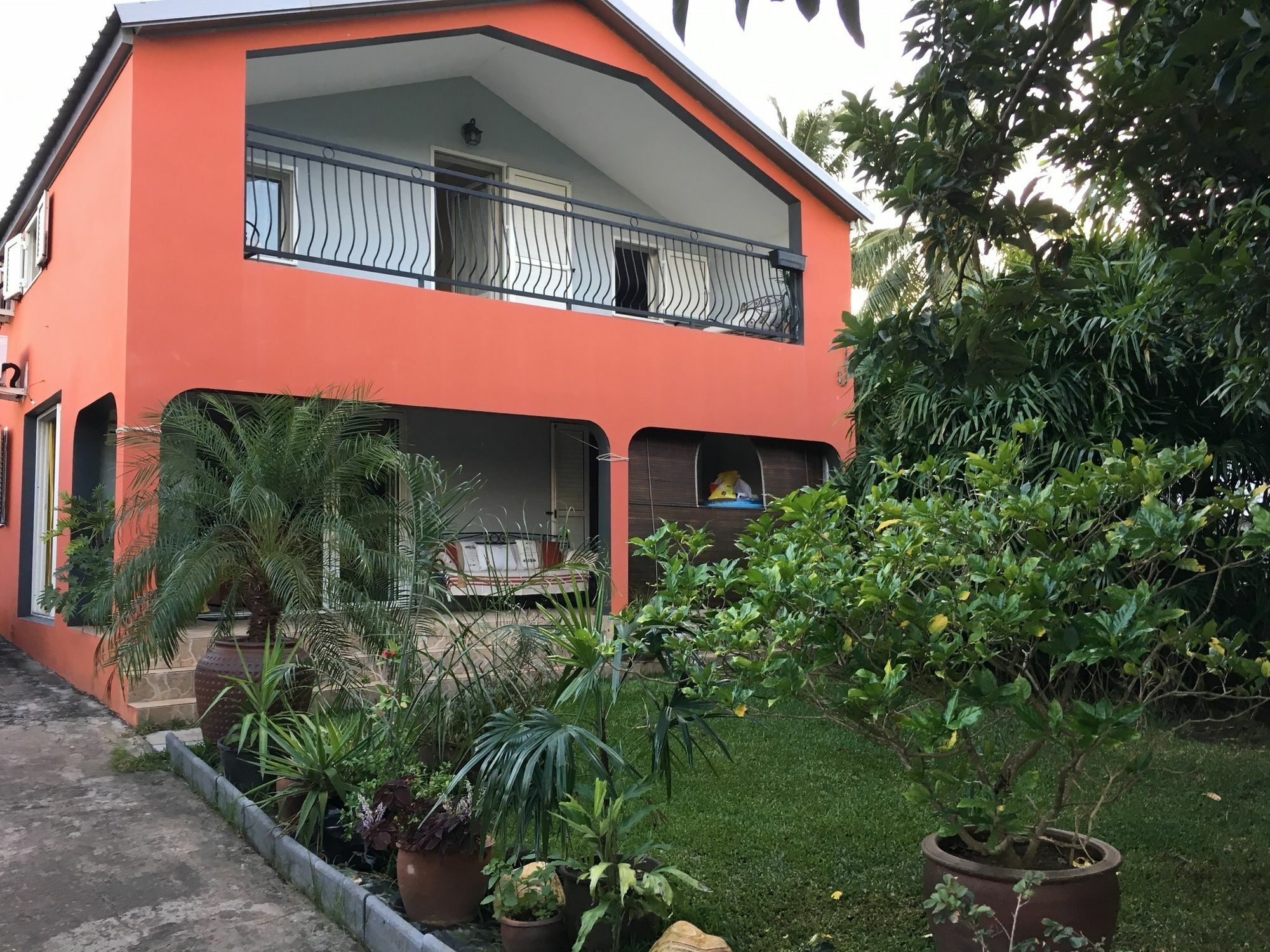 House With 5 Rooms In Etang Sale, With Wonderful Mountain View, Enclos Bagian luar foto